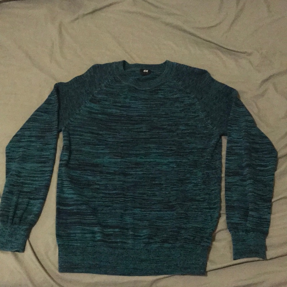 Men’s sweatshirt.